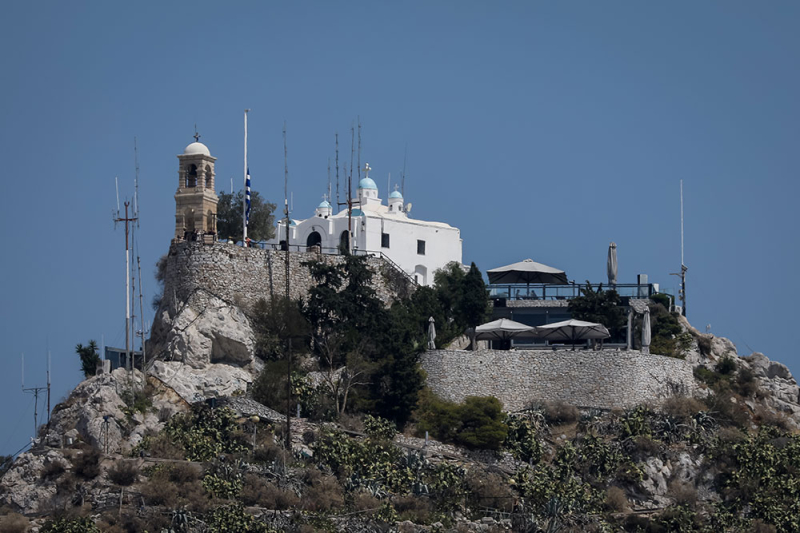 Τριήμερο πένθος για τον Μίκη Θεοδωράκη: Μεσίστιες οι σημαίες - Δεν αναστέλλονται οι εκδηλώσεις (ΦΩΤΟ)